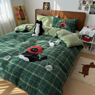 Bộ sản phẩm - Set 4 món ga gối nỉ nhung sữa dệt hoa hoạ tiết dễ thương mềm mại